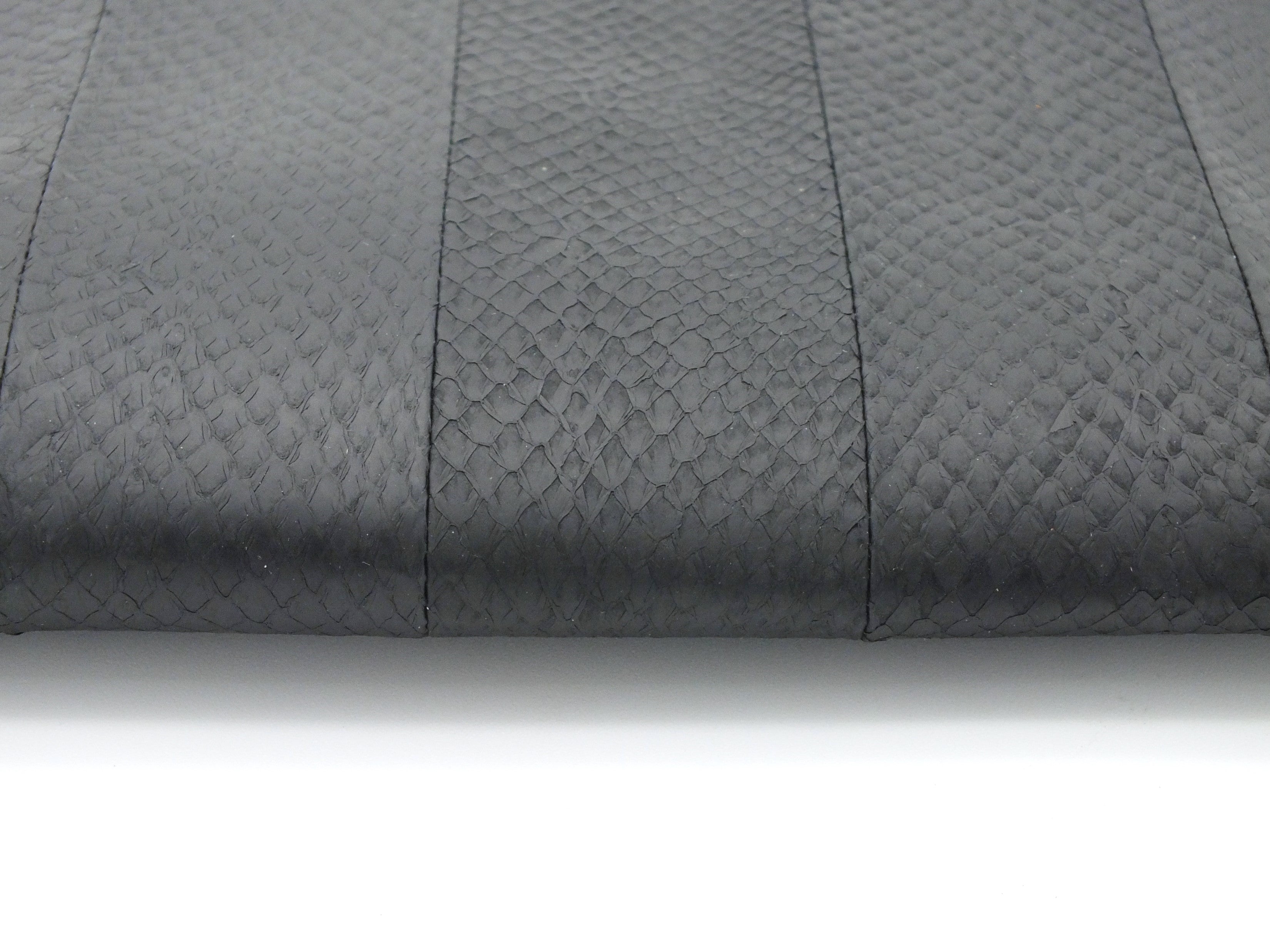 PANNEAU SQUAMA® SATINÉ Carbone ICTYOS